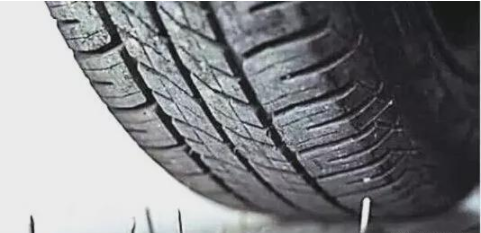 為什么汽車都只有一個(gè)外胎，是怎么做到?jīng)]有內(nèi)胎，還不漏氣的？