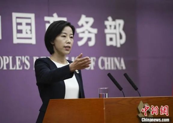 商務(wù)部新聞發(fā)言人束玨婷