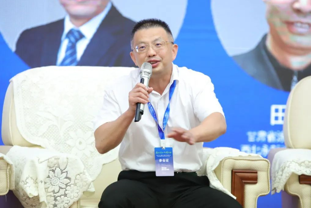 福建省涂料工業(yè)協(xié)會會長、廈門惠宇化工貿(mào)易有限公司董事長施義民