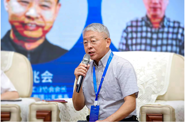 從廣東省涂料行業(yè)協(xié)會(huì)今天這個(gè)區(qū)域涂料產(chǎn)業(yè)協(xié)同創(chuàng)新發(fā)展開始，我們共同攜手走向涂料行業(yè)光明的未來。