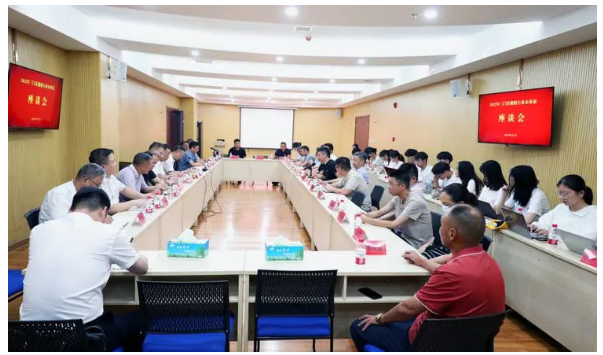 近20家橡膠企業(yè)，向縣長面對面提建議