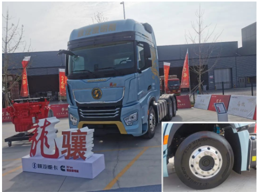 陜汽重卡和西安康明斯發(fā)布的龍驤6×4牽引車，就提出了解決這一問題創(chuàng)新解決的方案。