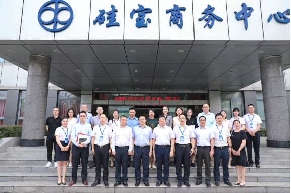 中國上市公司協(xié)會黨委書記柳磊一行蒞臨硅寶科技調研