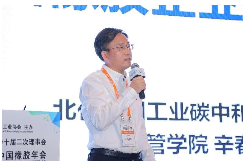 以聯(lián)想、伊利等碳中和優(yōu)秀企業(yè)的案例介紹，為橡膠企業(yè)實(shí)施“雙碳”提供了有益的指導(dǎo)和參考，助力中國(guó)橡膠企業(yè)低成本履約和綠色低碳發(fā)展。