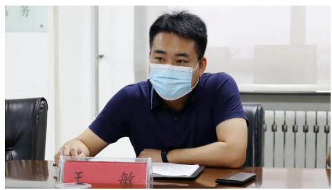 　王敏董事長(zhǎng)指出，當(dāng)前疫情防控形勢(shì)異常嚴(yán)峻，各部門要立即激活戰(zhàn)時(shí)應(yīng)急響應(yīng)機(jī)制，嚴(yán)格按照疫情防控工作要求，進(jìn)一步壓實(shí)工作責(zé)任，高標(biāo)準(zhǔn)做好疫情防控各項(xiàng)工作。
