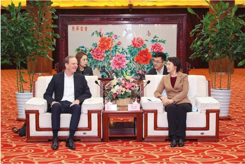 遼寧省政府外辦主任羅麗會(huì)見(jiàn)米其林沈陽(yáng)輪胎有限公司總經(jīng)理陳多福 遼寧省政府外辦主任羅麗會(huì)見(jiàn)米其林沈陽(yáng)輪胎有限公司總經(jīng)理陳多福
