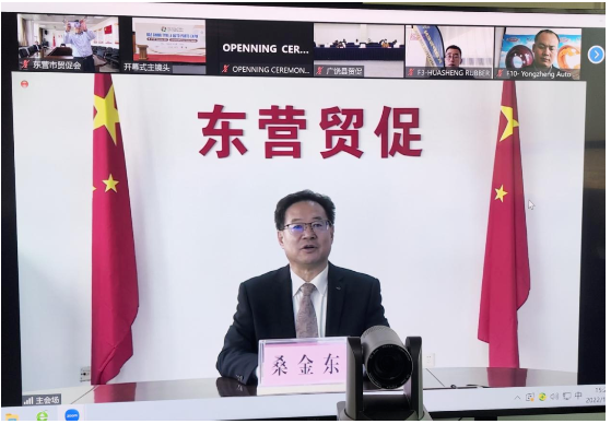 　當(dāng)天，一場關(guān)于輪胎的“空中聯(lián)姻”在廣饒縣國際博覽中心舉行，此次推廣行動利用Zoom平臺、以視頻會議的形式舉行，青島雙星、金宇輪胎、永盛橡膠、方興橡膠、華盛橡膠等10余家企業(yè)進(jìn)行了品牌推介，并與Brandlab Solutions等非洲的30余家采購商通過“屏對屏”進(jìn)行了“一對一”精準(zhǔn)對接洽談，圍繞產(chǎn)業(yè)現(xiàn)狀、市場需求等問題進(jìn)行深度交流，在線參與人數(shù)達(dá)2100人次。