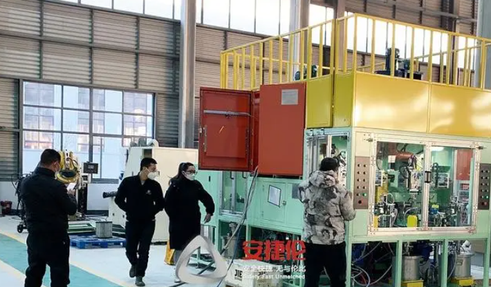 知名汽車減振橡膠制品企業(yè)亞新科，到訪安捷倫驗收內(nèi)孔自動涂膠機(jī)