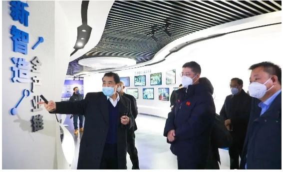山東省財(cái)政廳廳長(zhǎng) 青科大校長(zhǎng)調(diào)研國(guó)橡中心
