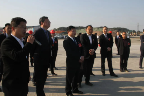 這個(gè)項(xiàng)目是在2022年4月由樂(lè)平發(fā)改委立項(xiàng)，總投資20.56億元(含超導(dǎo)電炭黑項(xiàng)目)。一期占地246.86畝，建筑面積4.6萬(wàn)平方米。建設(shè)內(nèi)容包括30000噸/年危廢焚燒線、20000噸/年安全剛性填埋、10000噸/年物化處理和10000噸/年等離子生產(chǎn)以及爐渣、飛灰相關(guān)資源化綜合利用。建成后，該項(xiàng)目可安全處置《國(guó)家危險(xiǎn)廢物名錄》中所列的46大類危險(xiǎn)廢物。