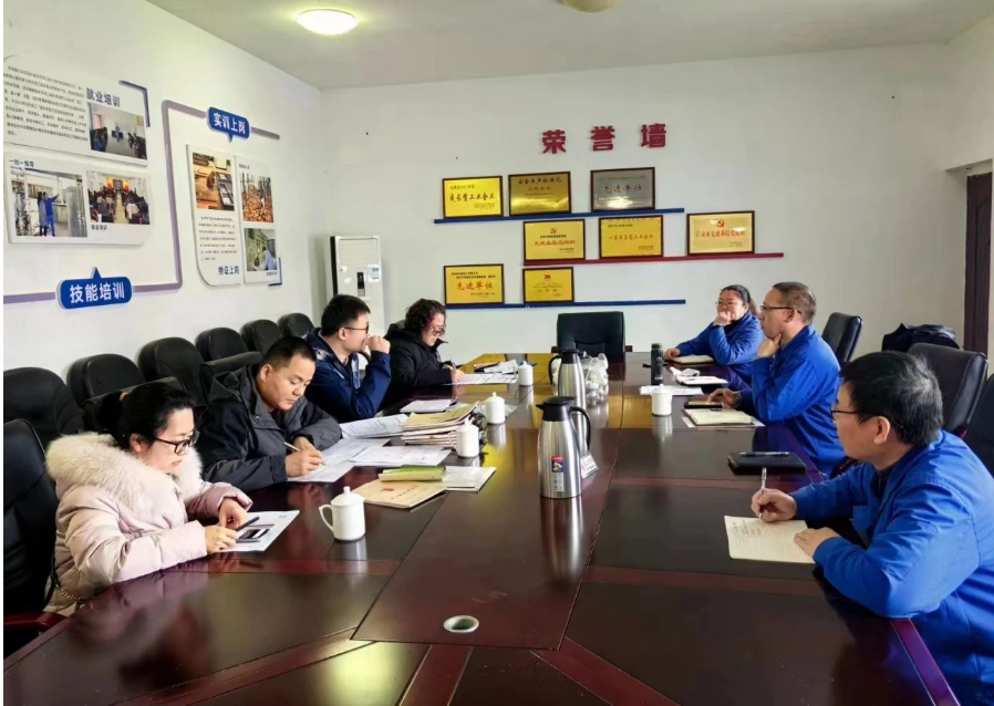 延長石油西北橡膠派員組成供應(yīng)商質(zhì)量審核小組對(duì)其主要供應(yīng)商自貢市中皓化工有限公司進(jìn)行了現(xiàn)場(chǎng)二方審核。