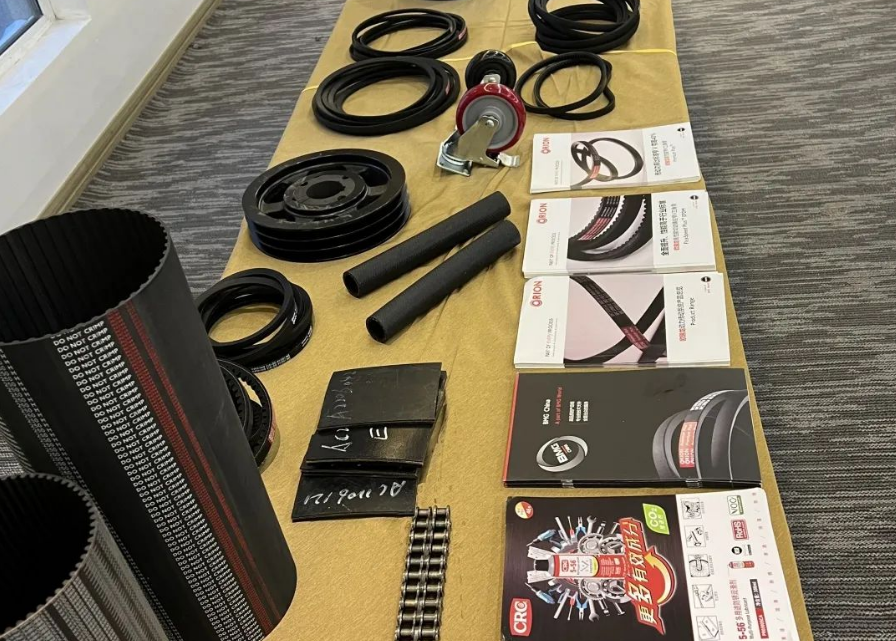 推廣會現(xiàn)場，鳳凰智造研究院詳細(xì)介紹了三力士高性能帶產(chǎn)品，為大家提供了更好的了解和認(rèn)識。同時，BMG應(yīng)用工程師樊強(qiáng)介紹了工業(yè)品產(chǎn)品，讓大家對皮帶之外的其他工業(yè)品更加滲透。