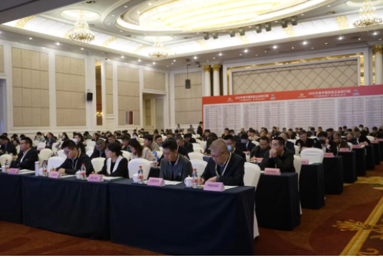 另一方面，隨著環(huán)保理念的日益普及，輪胎行業(yè)也在積極探索綠色發(fā)展道路?？肆痔柕沫h(huán)保發(fā)展理念和智慧工廠建設，是行業(yè)向綠色循環(huán)利用發(fā)展的一個縮影。環(huán)保意識的提高，也將推動輪胎行業(yè)向更加環(huán)保、可持續(xù)的方向轉型。