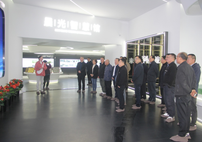 會議上，涂料行業(yè)協(xié)會秘書長丁智向與會代表匯報了2022年協(xié)會工作總結(jié)和2023年工作計劃，并提出了具體措施。該工作報告隨后經(jīng)經(jīng)理事會討論一致通過。大會還聽取了輪值會長安敏琦所做的《2022年協(xié)會財務(wù)報告》，并獲得審議通過。大會宣布關(guān)于協(xié)會人事調(diào)整提交江蘇省涂料行業(yè)協(xié)會第四屆理事會，提交大會審議并獲得通過。