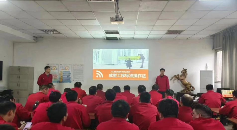 八億橡膠公司成型車間開展自教育實(shí)踐活動(dòng)以來，通過結(jié)合車間實(shí)際情況，采取有力措施，推進(jìn)質(zhì)量管理工作，取得明顯成效。