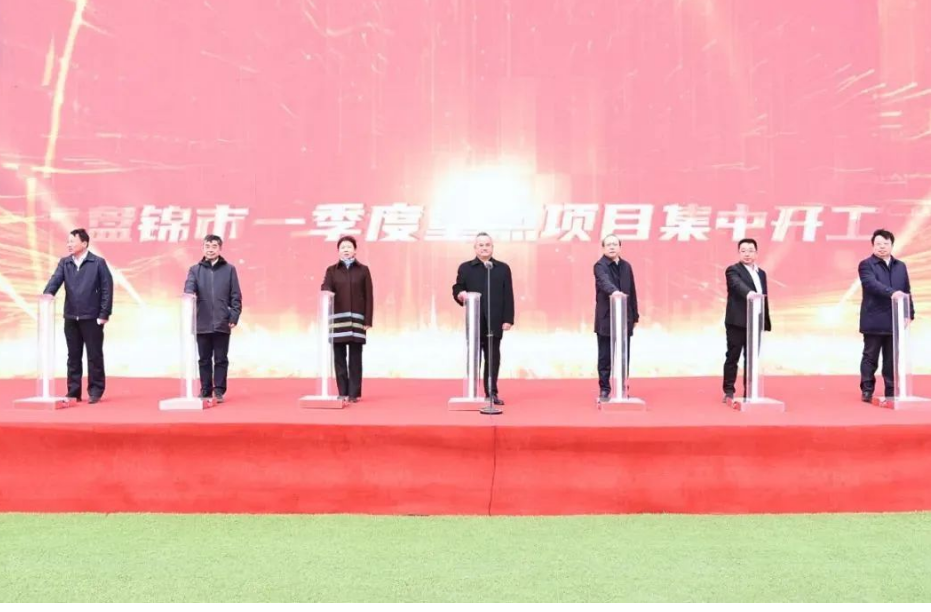 該項(xiàng)目依托遼濱經(jīng)開(kāi)區(qū)內(nèi)豐富的裂解碳五資源和區(qū)位優(yōu)勢(shì)，利用國(guó)橡中心先進(jìn)的乙腈法碳五分離技術(shù)和液相混煉技術(shù)，生產(chǎn)綠色新材料，為綠色輪胎提供更低滾動(dòng)阻力、更短制動(dòng)距離、更好耐磨性的綠色橡膠新材料。