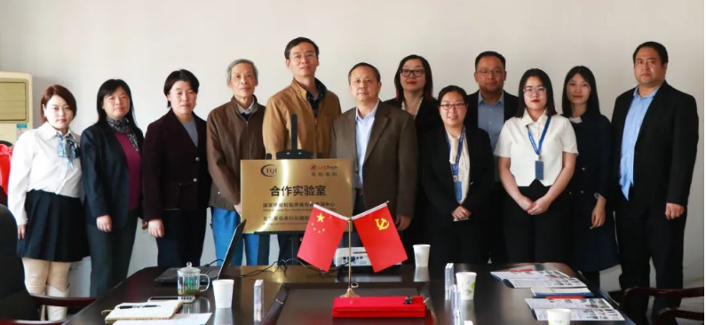 在學(xué)術(shù)報告結(jié)束后，胡克博士一行參觀了國家輪胎質(zhì)檢中心實驗室，并就檢測新技術(shù)進行了交流和探討。雙方表示，今后將在各自領(lǐng)域不斷探索與創(chuàng)新，為橡膠輪胎行業(yè)提供更加優(yōu)質(zhì)的技術(shù)支持和服務(wù)，推動橡膠輪胎行業(yè)實現(xiàn)高質(zhì)量發(fā)展，為全球橡膠產(chǎn)業(yè)發(fā)展做出貢獻。