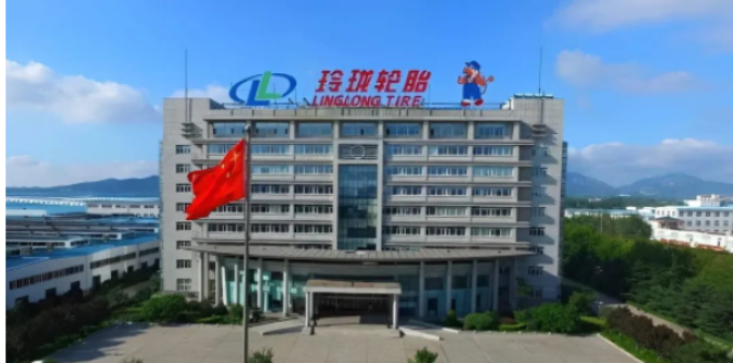 根據(jù)客戶反饋，玲瓏輪胎井下礦用輪胎平均使用壽命400小時，對比A輪胎和B輪胎使用壽命分別增加200小時和150小時。未來，玲瓏輪胎表示將結(jié)合市場需求，不斷優(yōu)化產(chǎn)品性能，豐富產(chǎn)品體系，以節(jié)能、高效理念致力產(chǎn)品研發(fā)，為井下礦業(yè)的高質(zhì)量發(fā)展持續(xù)貢獻力