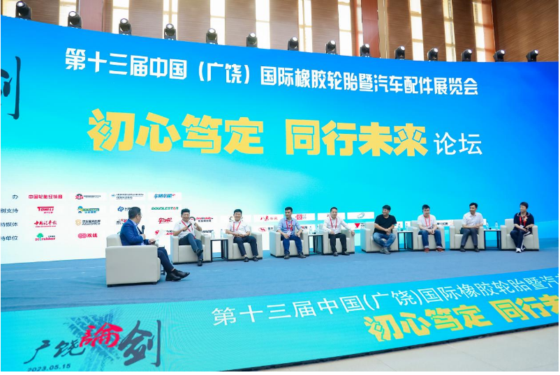 此外，論壇還邀請(qǐng)到了各行業(yè)專(zhuān)家和企業(yè)代表進(jìn)行主題演講和圓桌論壇討論，分享經(jīng)驗(yàn)和探討行業(yè)發(fā)展的機(jī)遇和挑戰(zhàn)。演講嘉賓們就如何建立智慧供應(yīng)鏈、借鑒國(guó)外經(jīng)驗(yàn)、進(jìn)行數(shù)字化升級(jí)以及轉(zhuǎn)型發(fā)展等方面提出了寶貴的建議和見(jiàn)解。