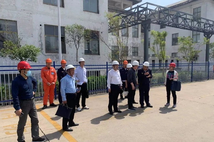 山東省生態(tài)環(huán)境廳應(yīng)急與輿情處二級調(diào)研員郭振寶率領(lǐng)督導(dǎo)組到濟寧黑貓，開展了一次生態(tài)環(huán)境安全風(fēng)險督導(dǎo)工作。此次督導(dǎo)活動得到了濟寧市生態(tài)環(huán)境局金鄉(xiāng)縣分局局長李俊濤、園區(qū)管委會副主任李登華以及濟寧黑貓相關(guān)領(lǐng)導(dǎo)的陪同。