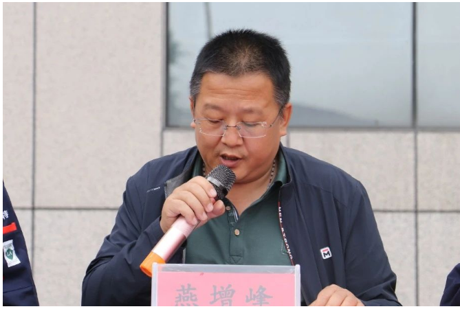 集團公司安全質(zhì)量部安全總監(jiān)燕增峰，在會上發(fā)表了主題講話。他強調(diào)全體干部職員要正確理解和把握安全生產(chǎn)月活動的內(nèi)涵和實質(zhì)，高度重視活動的組織情況。領導干部要親自部署“安全生產(chǎn)月”活動，保障活動經(jīng)費，明確責任分工，細化任務，層層落實責任，并加強督導檢查，確保各項措施落實到位。