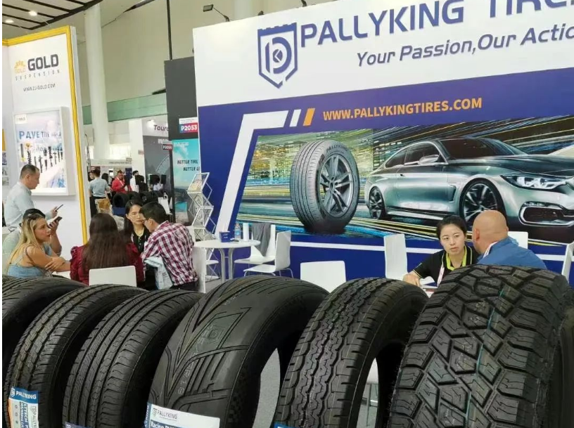 倍力勁輪胎展示了更適合海外市場的產(chǎn)品，包括HP、UHP、SUV、L/T、A/T、ALL-SEASON、WINTER等多個系列，深受眾多客戶青睞。倍力勁輪胎憑借其設計創(chuàng)新、性能可靠和品質(zhì)過硬的產(chǎn)品贏得了參展客戶的贊譽。