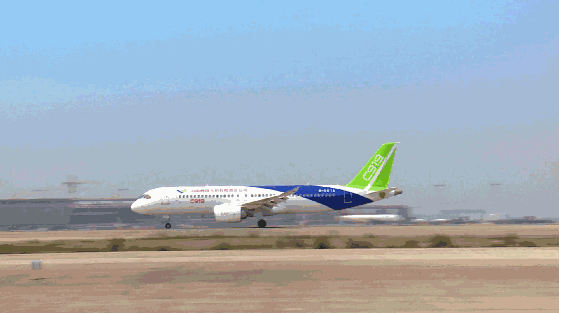 國(guó)產(chǎn)大型客機(jī)C919實(shí)現(xiàn)了歷史性的商業(yè)首飛，自上海虹橋國(guó)際機(jī)場(chǎng)起飛的東航MU9191航班成功降落在北京首都國(guó)際機(jī)場(chǎng)，開(kāi)啟了中國(guó)民航工業(yè)的全新篇章。