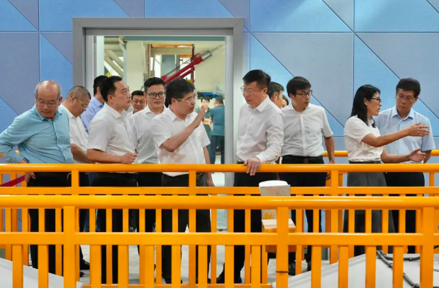 對于未來，黃埔材料院表示將繼續(xù)加強科技創(chuàng)新賦能，著力突破關鍵核心技術，促進創(chuàng)新鏈和產業(yè)鏈的深度融合，不斷提升科技成果的轉化和產業(yè)化水平，為非公有制企業(yè)的高質量發(fā)展提供強有力的支持。