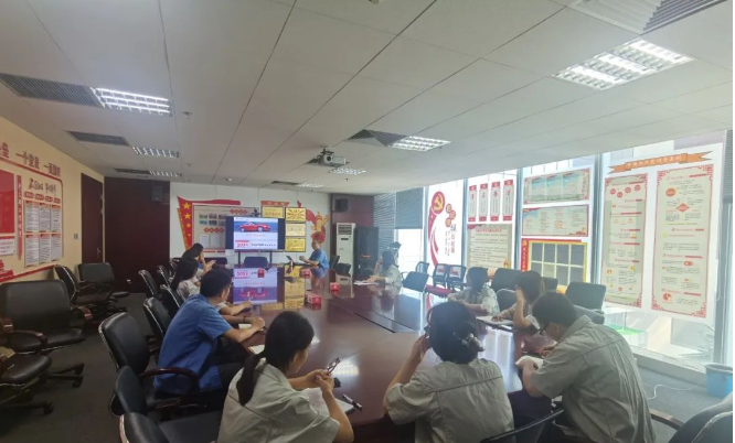 據(jù)了解，延長橡膠對2023年的發(fā)展制定了新的目標(biāo)，積極進(jìn)行經(jīng)營模式的調(diào)整以推動產(chǎn)銷平衡。他們堅持著“擴(kuò)增量與調(diào)結(jié)構(gòu)”雙管齊下的原則，努力完成全年目標(biāo)任務(wù)。上半年，延長橡膠在全鋼市場完成了全年銷售目標(biāo)的58%，而在半鋼市場，銷售目標(biāo)達(dá)到了54%。
