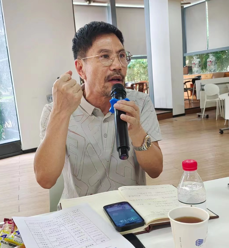 廣東省涂料行業(yè)數(shù)字化產業(yè)聯(lián)盟理事長李昌環(huán)在會上致辭，他強調了聯(lián)盟的重要性，表示聯(lián)盟需要通過數(shù)字化合作實現(xiàn)更大的化學反應。他指出，數(shù)字化轉型是一項復雜的工程，需要找準方向，而聯(lián)盟的存在正是為了凝聚行業(yè)力量，成為廣東涂料行業(yè)數(shù)字化轉型的標桿。他呼吁政和工程和其他聯(lián)盟企業(yè)共同努力，為廣東省的涂料行業(yè)數(shù)字化轉型貢獻力量，提升轉型速度。