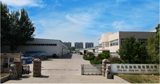 青島東森公司作為山東省最具規(guī)模和品牌優(yōu)勢的輪胎運營服務商，自2022年開始代理運營海福萊輪胎。他們充分發(fā)揮著在山東輪胎市場深耕20余年的經(jīng)驗，以及倉配和銷售團隊的專業(yè)實力。此外，海福萊輪胎在山東市場上的穩(wěn)定耐磨口碑以及新能源車輪胎系列的推出也為他們的成功合作提供了有力支持。