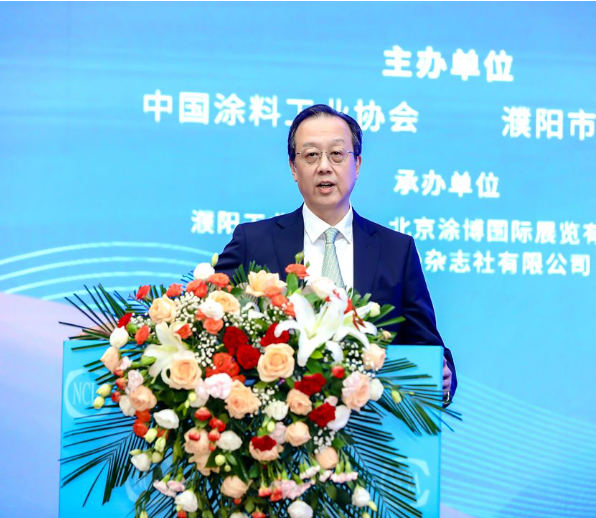由中國(guó)涂料工業(yè)協(xié)會(huì)和濮陽(yáng)市人民政府合作舉辦的“2023亞太國(guó)際涂料產(chǎn)業(yè)發(fā)展大會(huì)”于近日在河南省濮陽(yáng)市盛大召開(kāi)。會(huì)議的主題為“合作發(fā)展，共塑未來(lái)”，旨在推動(dòng)涂料行業(yè)朝著綠色可持續(xù)發(fā)展的方向邁進(jìn)，并探討涂料工業(yè)新材料和新技術(shù)的應(yīng)用與發(fā)展機(jī)遇。  大會(huì)期間，立邦投資有限公司副董事長(zhǎng)楊思成發(fā)表了主題為“用于科技創(chuàng)新 實(shí)踐低碳發(fā)展”的精彩演講。