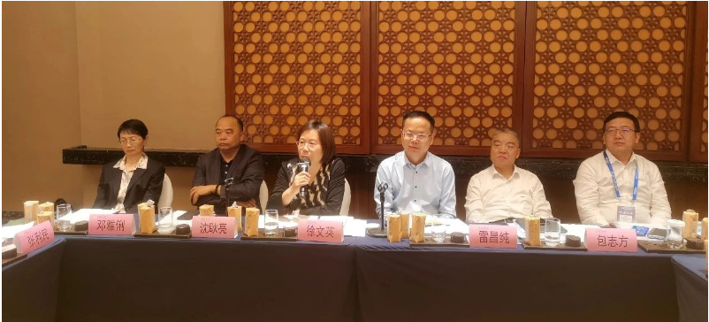 徐文英分享了她通過行業(yè)調(diào)研和企業(yè)走訪得出的結(jié)論，認(rèn)為成功企業(yè)都有共同點(diǎn)，包括積極的企業(yè)文化、科技創(chuàng)新和長(zhǎng)期發(fā)展規(guī)劃。她鼓勵(lì)與會(huì)代表堅(jiān)持信念、堅(jiān)持勤奮工作和追求新的領(lǐng)域，相信中國(guó)橡膠行業(yè)將不斷發(fā)展壯大。