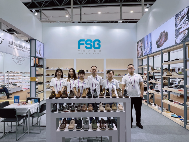 廣交會第134屆第三期于10月31日在廣州盛大開幕，吸引了眾多國內外企業(yè)的積極參與。其中，千里行集團旗下的賽威鞋業(yè)有限公司在展會中展現(xiàn)出了強大的吸引力，其展位4.2G01-02 F47-49前人潮涌動。