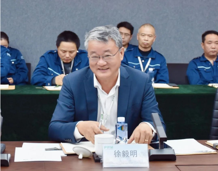 蘇州寶麗迪材料科技股份有限公司董事長徐毅明對(duì)會(huì)長陳的致辭表示感謝，并對(duì)研究院的成就給予充分肯定。他相信，在學(xué)術(shù)專家委員會(huì)主任王華平的引領(lǐng)下，寶麗迪將通過科技領(lǐng)先實(shí)現(xiàn)跨越式發(fā)展。徐董事長表示，寶麗迪將繼續(xù)發(fā)揮現(xiàn)有優(yōu)勢，不忘初心，持續(xù)推進(jìn)高性能纖維用母粒的研發(fā)與推廣，提升產(chǎn)品的綠色化水品，同時(shí)加強(qiáng)產(chǎn)業(yè)鏈服務(wù)能力，為“十四五”戰(zhàn)略計(jì)劃的實(shí)施貢獻(xiàn)更多力量。